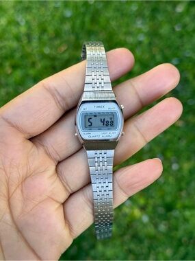 Timex vintage 80s silver Digital alarm weekday  Quartz Watch rare collection